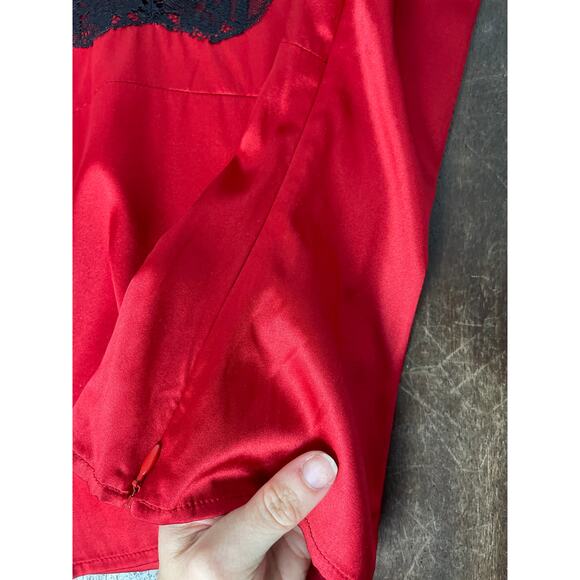 VTG Moda Int. Women's Silk Top Size L Cherry Red Black Trim Vamp Goth Whimsical - Picture 9 of 10